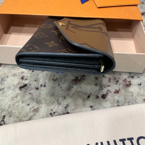 Authentic Louis Vuitton Sarah Wallet Reverse Monogram - Picture 9 of 10